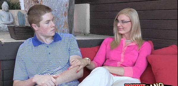  Stepmom Daryl Hanah taught oral sex this teen couple in bed